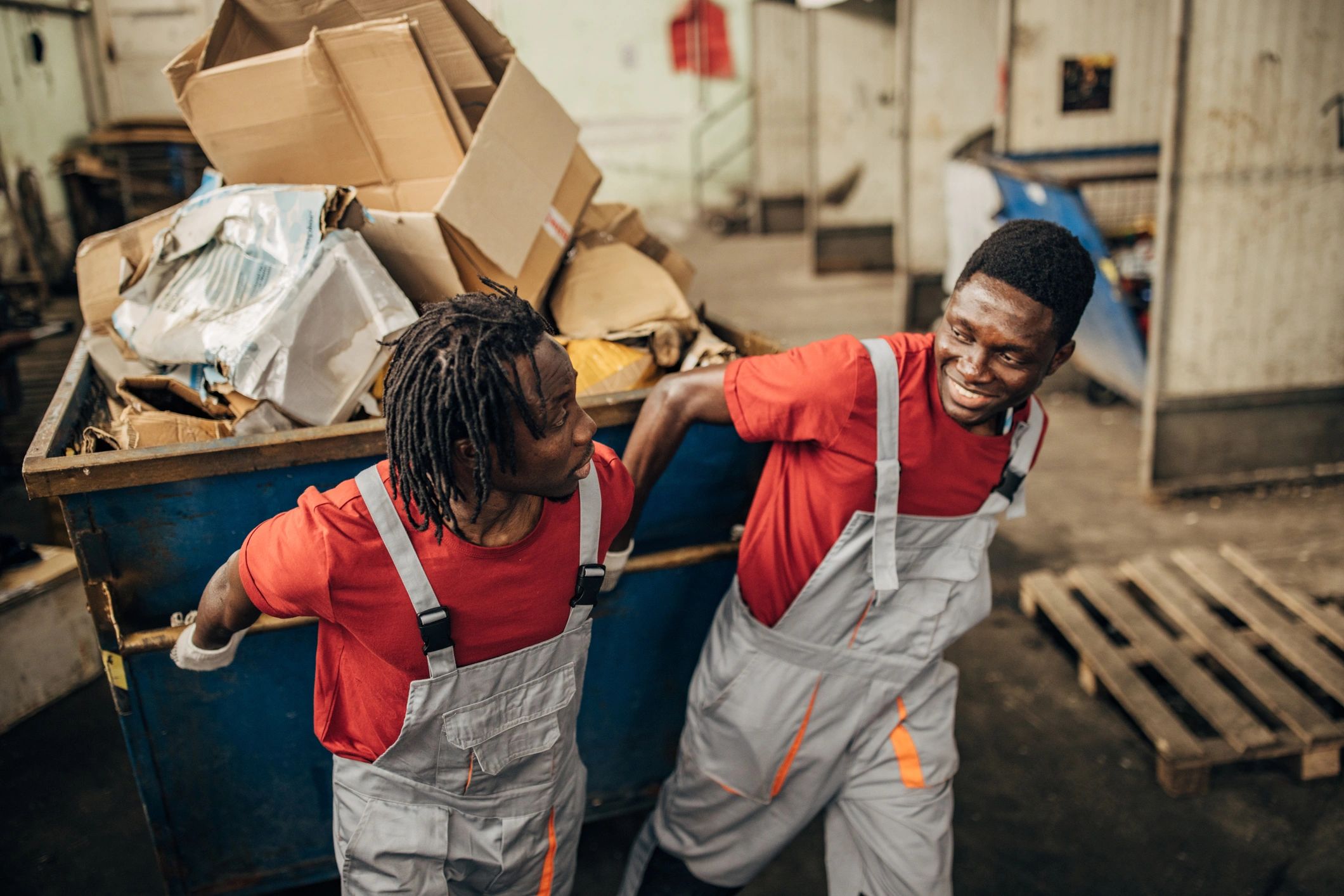 junk removal team working